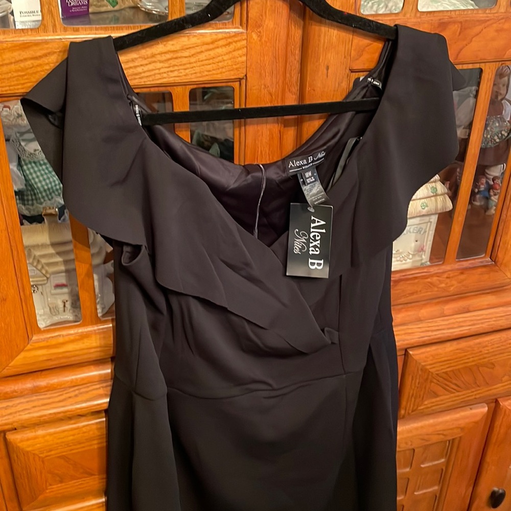 Womens Blk dress new with tags , cross cross in front , cap sleeve, bott slit